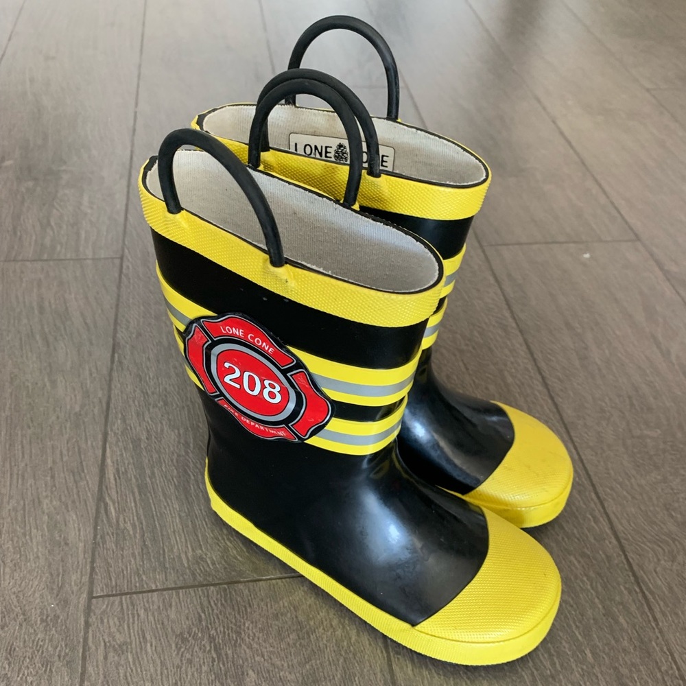 💙 Lone Cone Rain Boots.